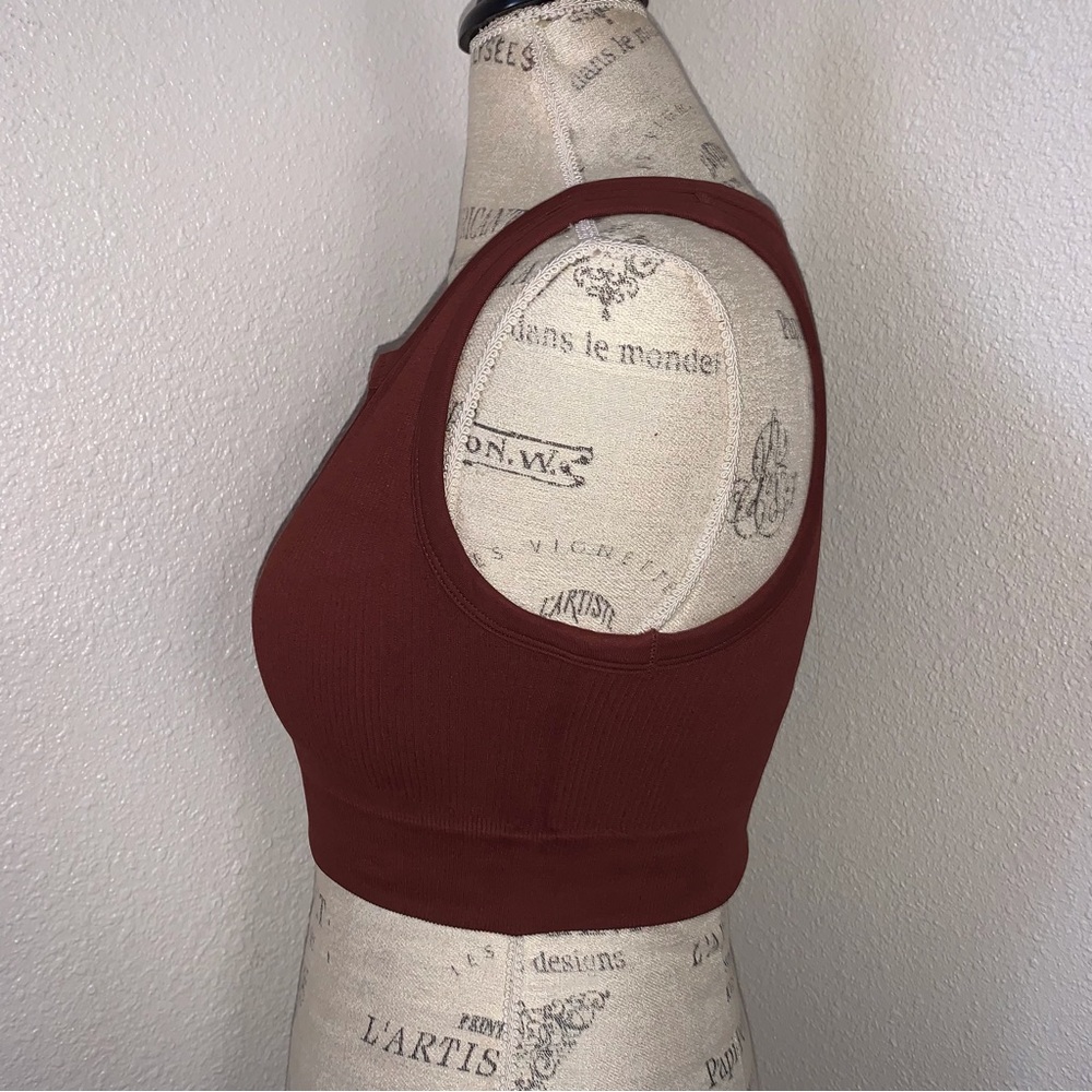 Seamless Ribbed Sports Crop Top - Picture 7 of 10